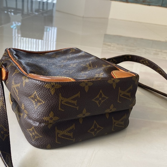 LV Vintage Amazon Handbag - Picture 5 of 12
